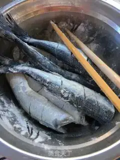 Make Dry-dried fresh horse-step fish step 2