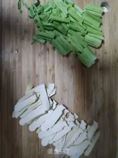 Make Tofu fried celery step 0