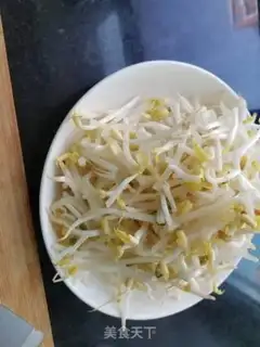 Make Eggs and bean sprouts step 0