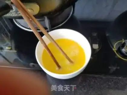 Make Eggs and bean sprouts step 2