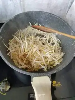 Make Eggs and bean sprouts step 6