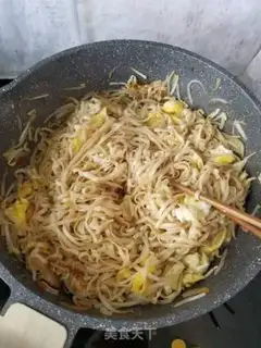 Make Eggs and bean sprouts step 8