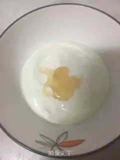 Make Mango honey yogurt step 2