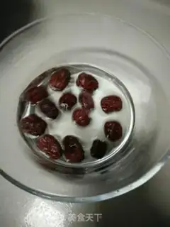 Make The red dates produce porridge step 0