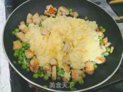 Make Soybean chicken fried rice step 6