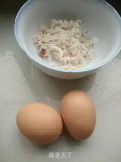 Make Shrimp-skinned fried eggs step 1