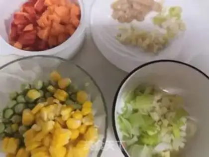 Make Peaches fried corn step 0
