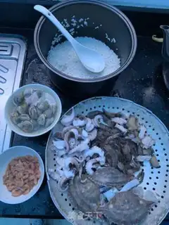 Make Seafood congee step 1