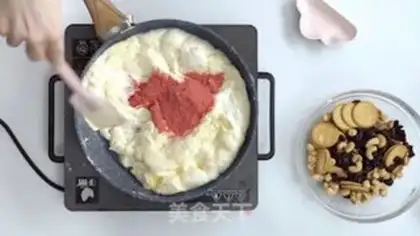 Make Strawberry nuts step 4