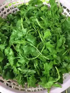 Make The chrysanthemum leaves step 2