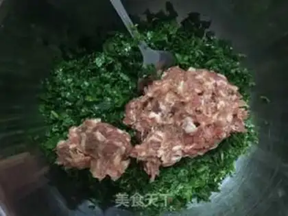 Make The chrysanthemum leaves step 4