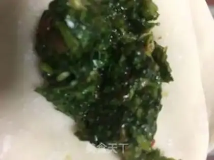 Make The chrysanthemum leaves step 5