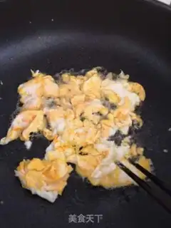 Make cucumber-mucked eggs step 1