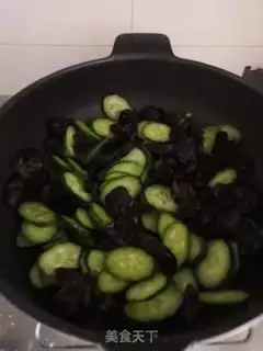 Make cucumber-mucked eggs step 4