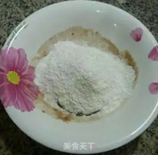 Make Ice cream and fruit round step 5