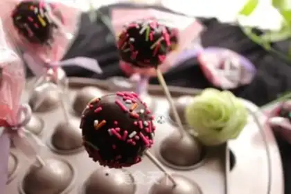 Make Lollipop cake step 13