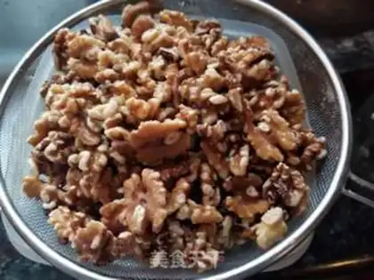 Make Amber walnuts step 0