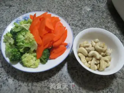 Make Cashew carrots and broccoli step 0