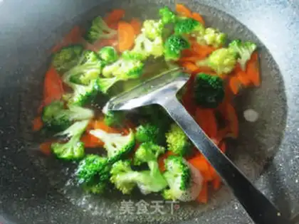 Make Cashew carrots and broccoli step 1