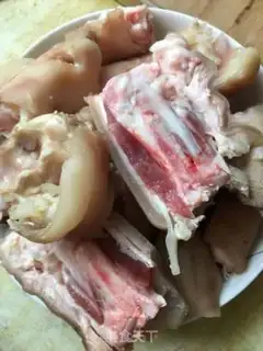 Make Red burning pig hoof step 1