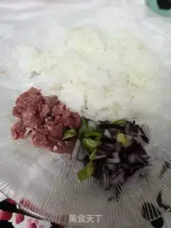 Make Onion beef fried rice step 1