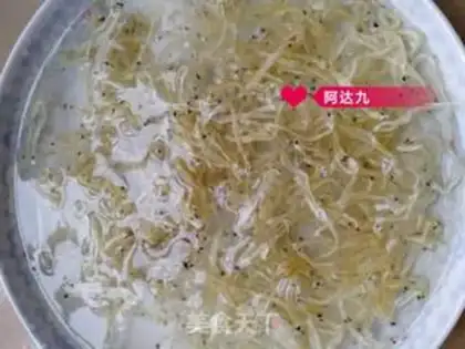 Make Silverfish fried eggs step 1