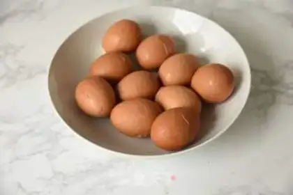 Make Red tea and eggs step 2
