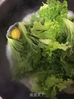 Make Soccer eggs with hot noodles step 2