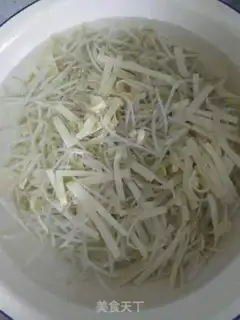 Make Dry tofu sprouts and sweet peppers step 4
