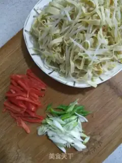 Make Dry tofu sprouts and sweet peppers step 5