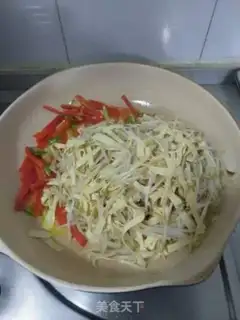 Make Dry tofu sprouts and sweet peppers step 8