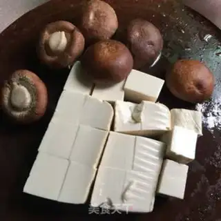 Make Red burning mushroom tofu step 0