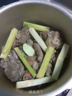 Make Sugar cane radish, lamb soup step 4