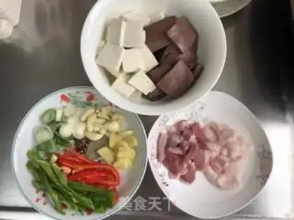 Make Pig blood tofu step 0