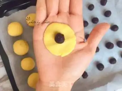 Make Pumpkin ball step 4
