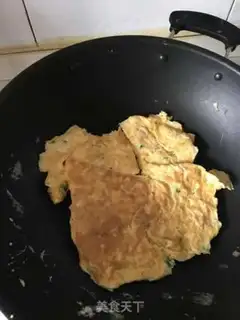 Make Shrimp skin fried eggs step 4