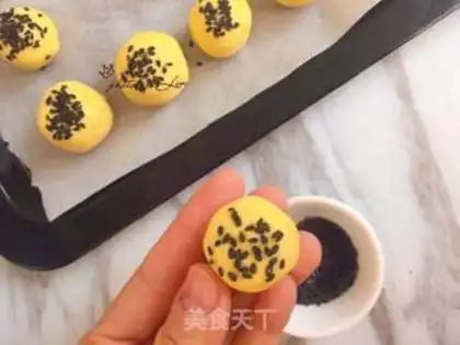 Make Pumpkin ball step 7