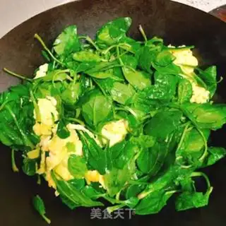 Make Spinach fried eggs step 5