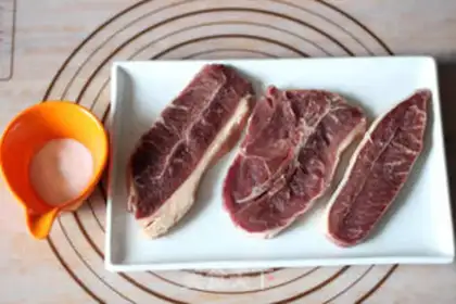 Make Rosemary black pepper steak step 1