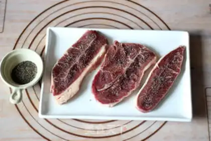 Make Rosemary black pepper steak step 2