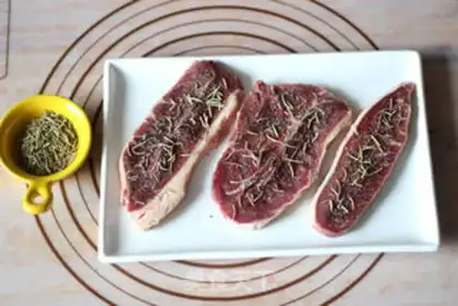 Make Rosemary black pepper steak step 3