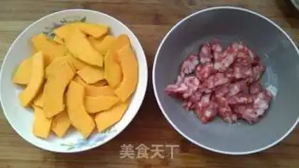 Make Pumpkin fried sausage step 1