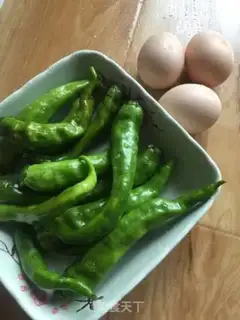 Make Chili fried eggs step 0