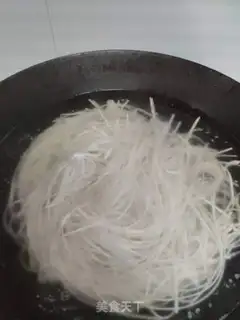 Make Onion noodles step 1