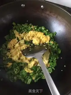 Make Chili fried eggs step 3