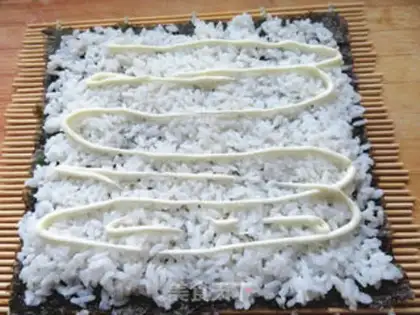 Make Meat pine yolk sushi step 4