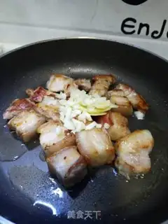 Make Potatoe stewed with five flowers step 1