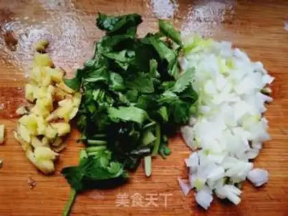 Make Shrimp rolls on the shoal step 0