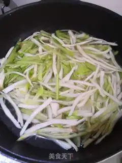 Make Shrimp-skin-blue radish mushrooms step 3