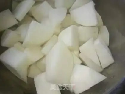 Make The radish stew step 0